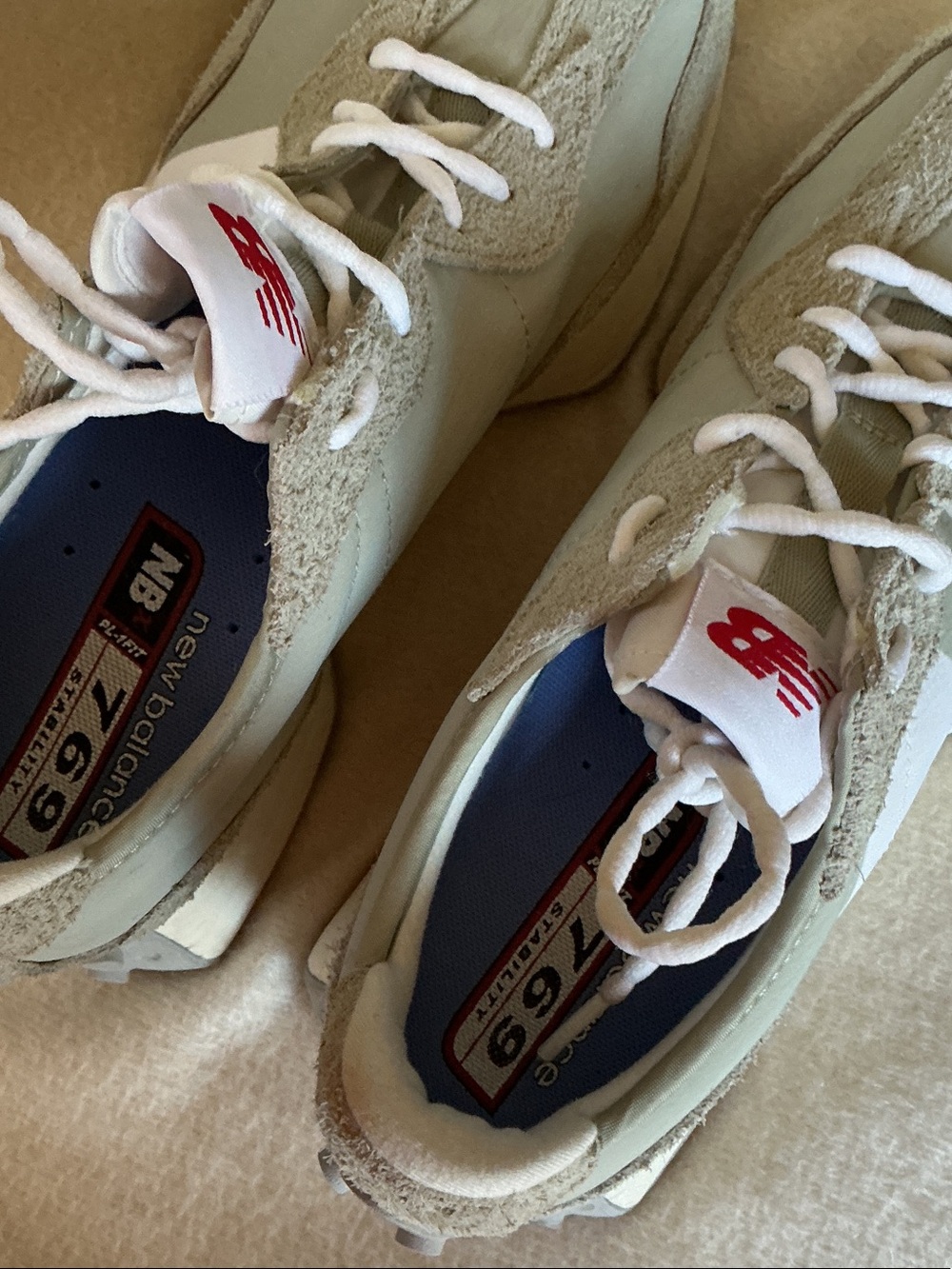 New Balance Womens Athletic Sneakers in Beige and White with Red Logo - Picture 2 of 5